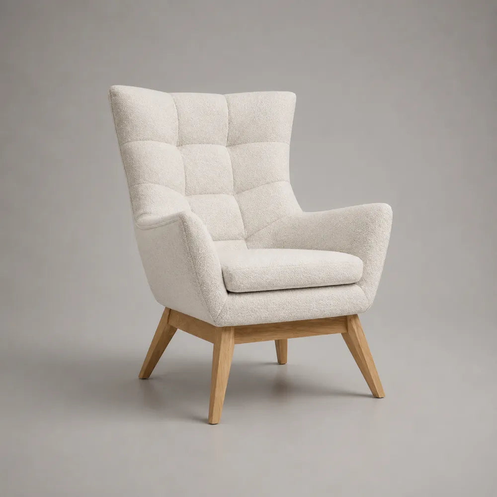 Fauteuil rembourré en polyester bouclé écru avec pieds en bois clair structure arrondie 75 x 85 x 95 cm